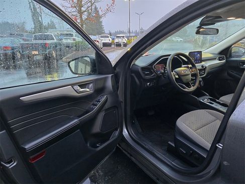 Used 2021 Ford Escape SE w/ SE Sport Appearance Package image 7