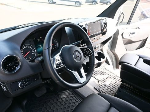 Used 2023 Mercedes-Benz Sprinter 2500 image 6