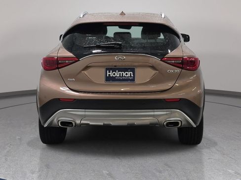 Used 2017 INFINITI QX30 Premium w/ Navigation Package AWD/4WD image 7