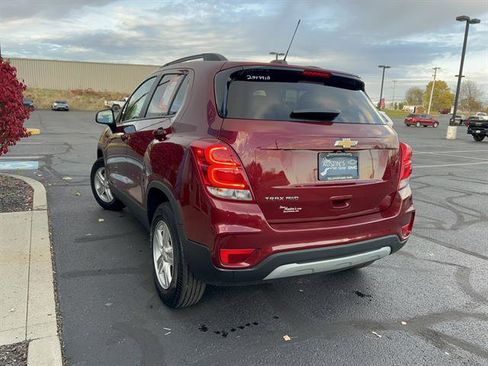 Used 2022 Chevrolet Trax LT w/ LT Convenience Package image 5