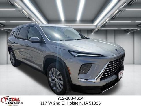 Used 2025 Buick Enclave Preferred AWD/4WD image 2