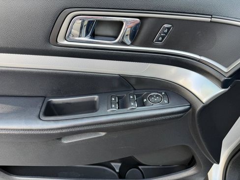 Used 2016 Ford Explorer XLT image 17