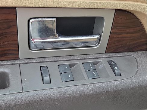 Used 2012 Ford F150 Lariat w/ Lariat Chrome Pkg image 13