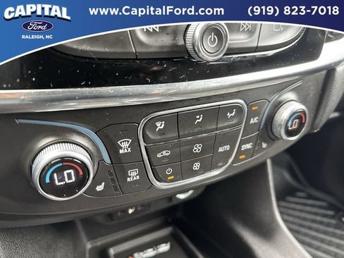 Used 2022 Chevrolet Traverse LT FWD image 29