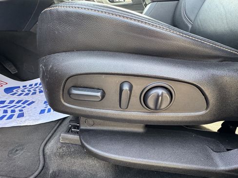 Used 2019 Chevrolet Traverse LT image 13