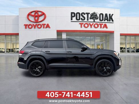 Used 2024 Volkswagen Atlas SE w/ Panoramic Sunroof Package FWD image 8