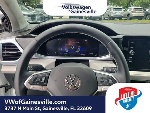 Used 2025 Volkswagen Taos SE FWD image 23