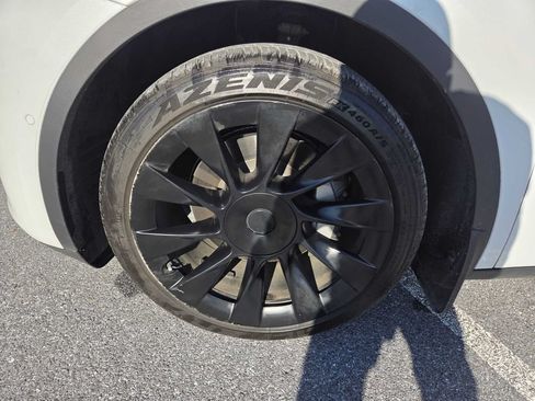 Used 2022 Tesla Model Y Long Range AWD/4WD image 26