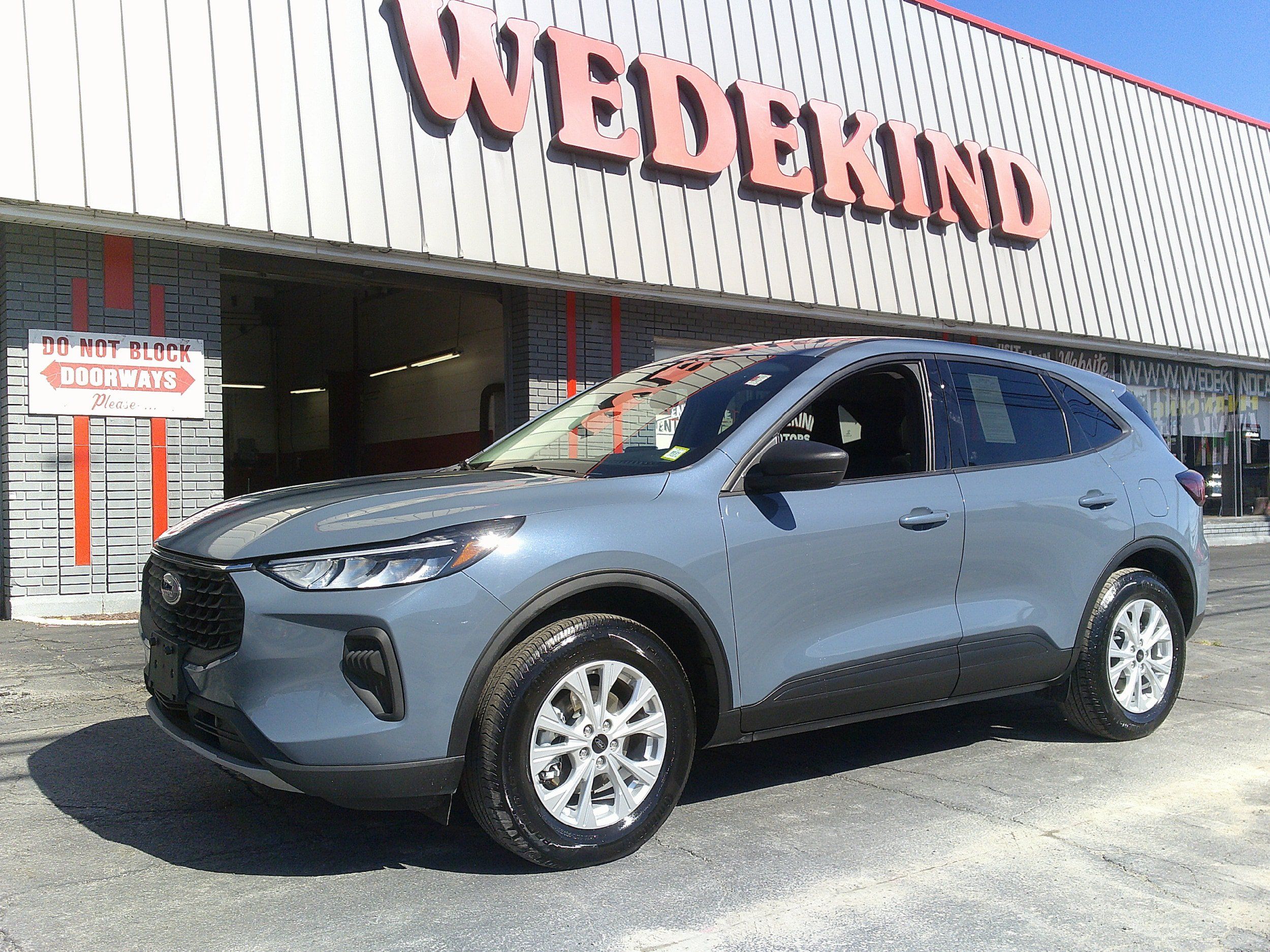 Used 2025 Ford Escape Active AWD/4WD image 2