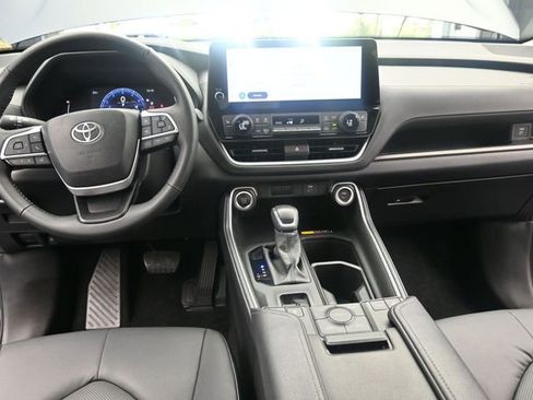 Used 2025 Toyota Grand Highlander AWD image 20
