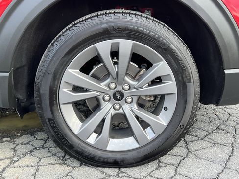 Used 2021 Ford Explorer XLT w/ Equipment Group 202A AWD/4WD image 14