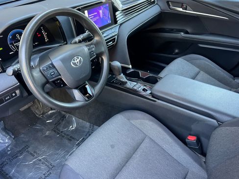 Used 2025 Toyota Camry LE FWD image 11