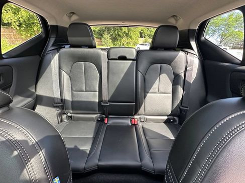 Used 2025 Volvo XC40 B5 Plus AWD/4WD image 17