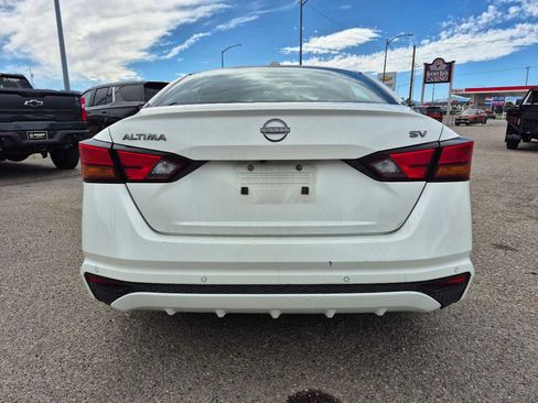 Used 2024 Nissan Altima 2.5 SV FWD image 4
