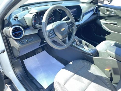 Used 2024 Chevrolet Trax LS w/ LS Convenience Package FWD image 10
