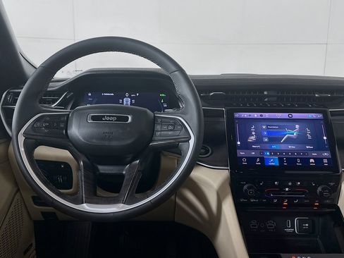 Used 2023 Jeep Grand Cherokee 4WD 4xe w/ Luxury Tech Group II image 18