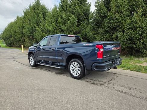 Used 2020 Chevrolet Silverado 1500 Custom w/ Custom Value Package AWD/4WD image 2