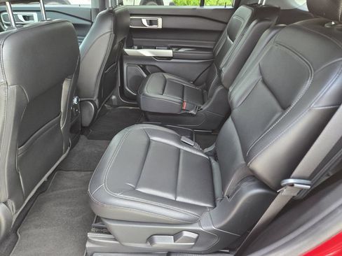 Used 2021 Ford Explorer XLT w/ Equipment Group 202A RWD image 17