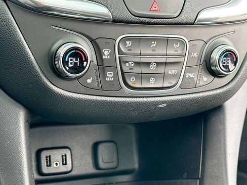 Used 2018 Chevrolet Equinox LT w/ Sun & Infotainment Package AWD/4WD image 10