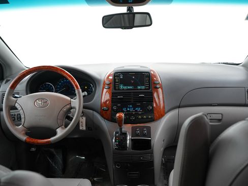 Used 2008 Toyota Sienna XLE Limited FWD image 15