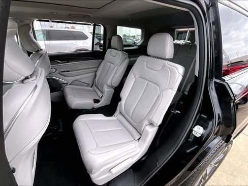 Used 2021 Jeep Grand Cherokee L Overland w/ Luxury Tech Group IV image 20