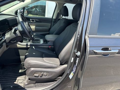 Certified 2026 Kia Carnival FWD image 12