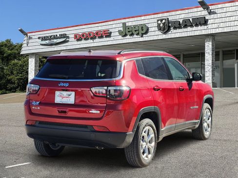 New 2026 Jeep Compass Latitude image 5