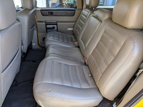 Used 2004 HUMMER H2 w/ Preferred Equipment Group image 17