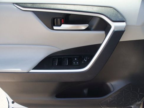 Used 2025 Toyota RAV4 XLE w/ Convenience Package FWD image 29