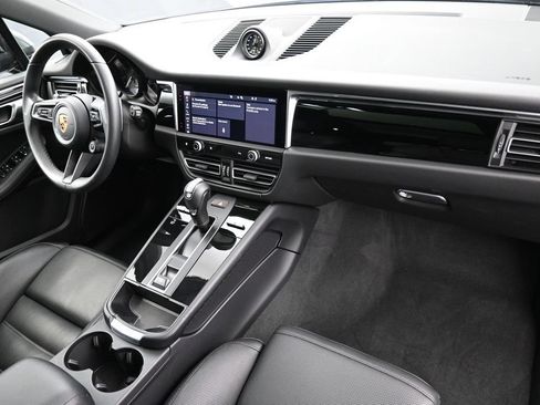 Certified 2026 Porsche Macan AWD/4WD image 31
