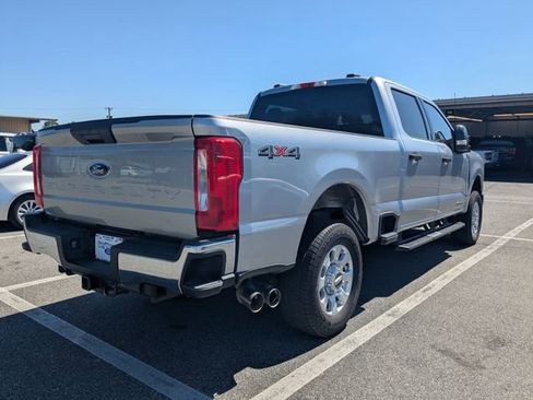 Used 2024 Ford F250 XLT AWD/4WD image 3