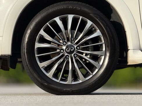 Used 2019 INFINITI QX80 Luxe w/ 22" Wheel Package RWD image 18