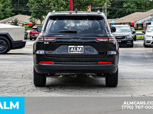 Used 2025 Jeep Grand Cherokee Altitude AWD/4WD image 12