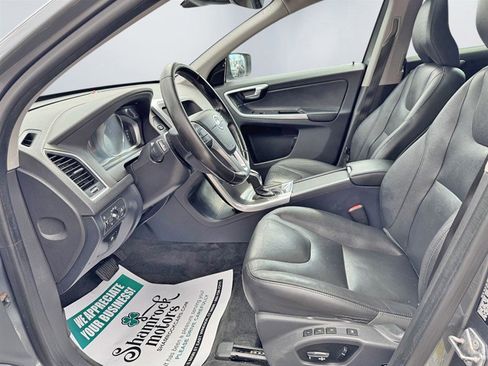 Used 2016 Volvo XC60 T5 Premier image 13