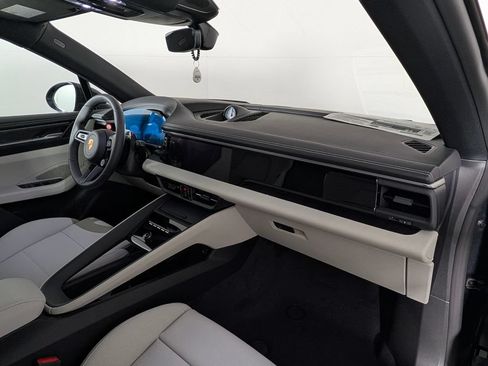 New 2026 Porsche Macan 4S Electric AWD/4WD image 19
