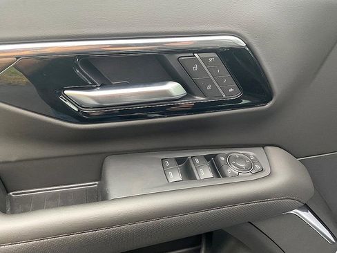 New 2025 Chevrolet Suburban High Country image 30