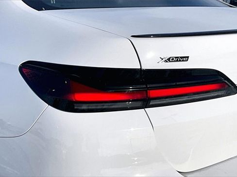 Used 2023 BMW 760i xDrive image 31