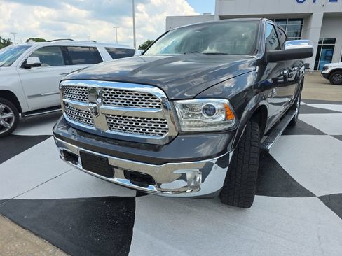 Used 2017 RAM 1500 Laramie w/ Convenience Group AWD/4WD image 4