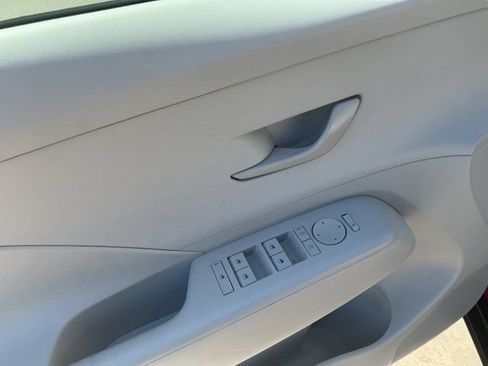 Certified 2025 Hyundai Kona SEL FWD image 16