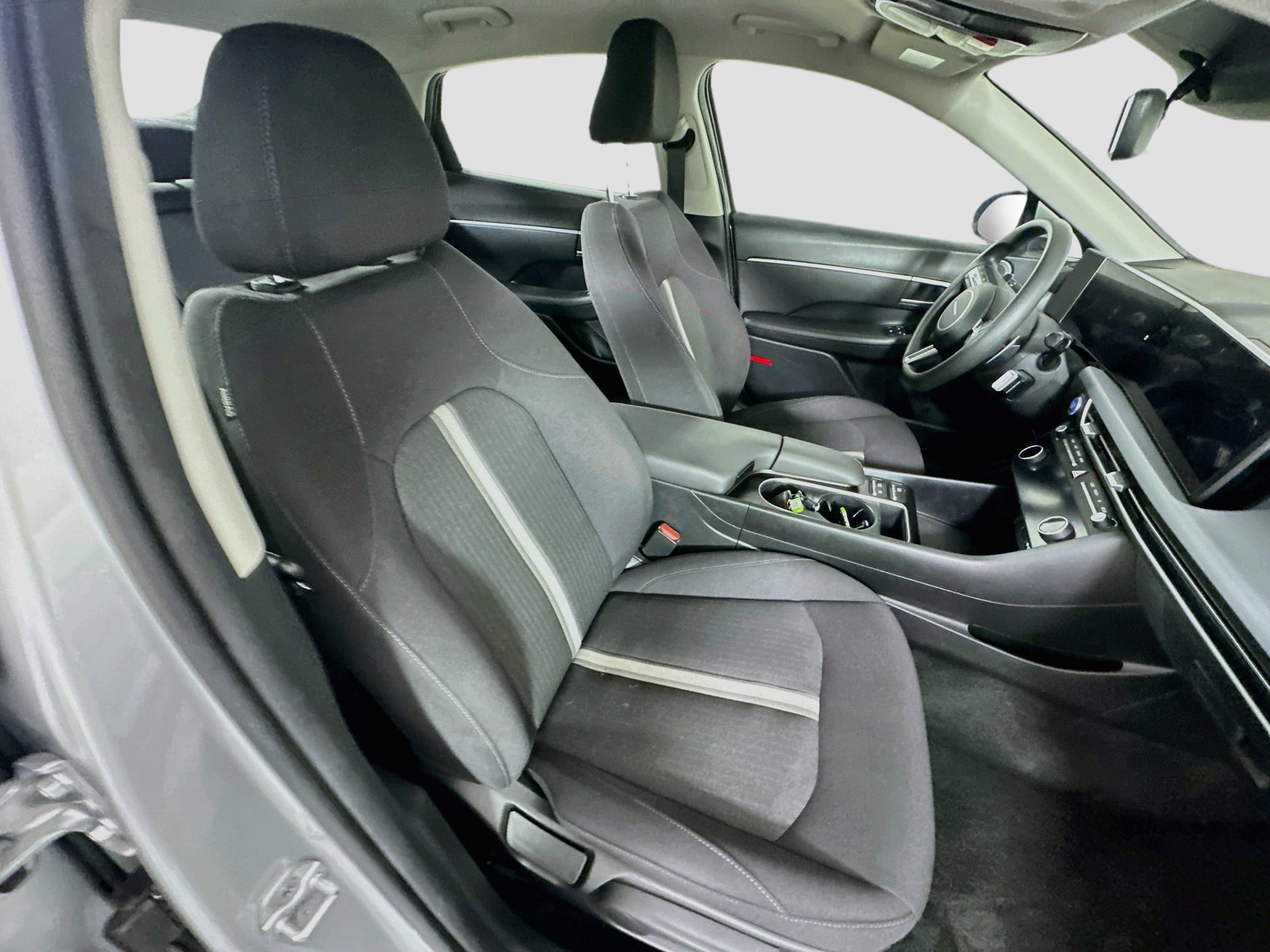 Used 2025 Hyundai Sonata SEL FWD image 30