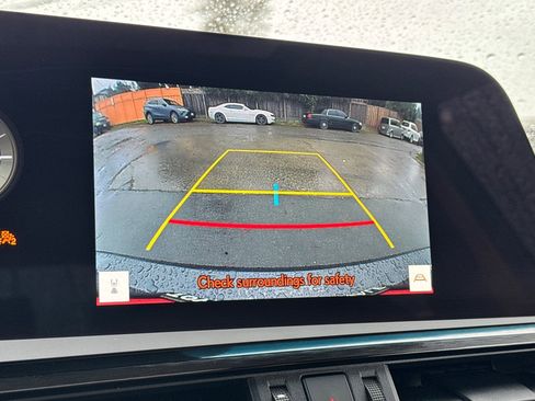 Used 2025 Lexus ES 300h w/ Premium Package image 20