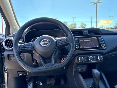 Used 2025 Nissan Versa S w/ Trunk Package image 7