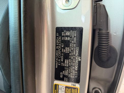 Used 2025 Kia Soul LX w/ LX Technology Package FWD image 19