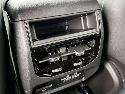 New 2025 Jeep Grand Cherokee Laredo w/ Luxury Tech Group I AWD/4WD image 17