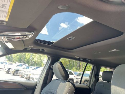 Used 2025 Jeep Grand Cherokee Laredo X w/ Luxury Tech Group I RWD image 27