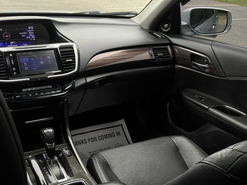 Used 2017 Honda Accord Touring image 32