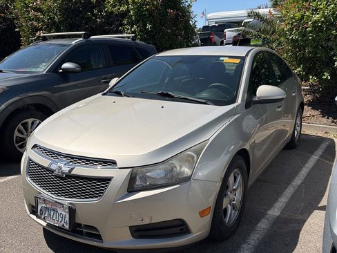Used 2013 Chevrolet Cruze LT FWD image 1