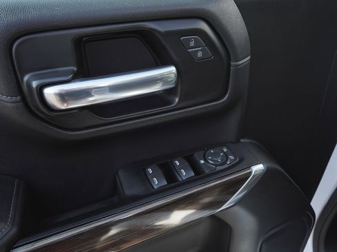 Used 2021 Chevrolet Silverado 1500 LT image 10