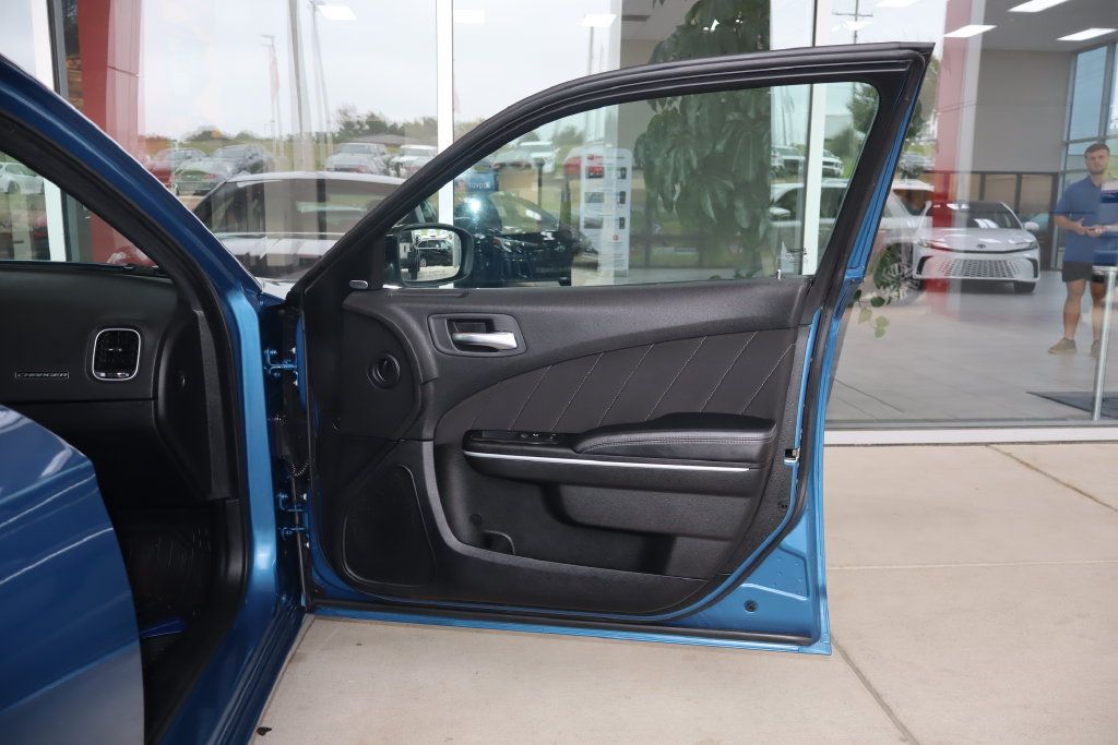 Used 2023 Dodge Charger SXT RWD image 38