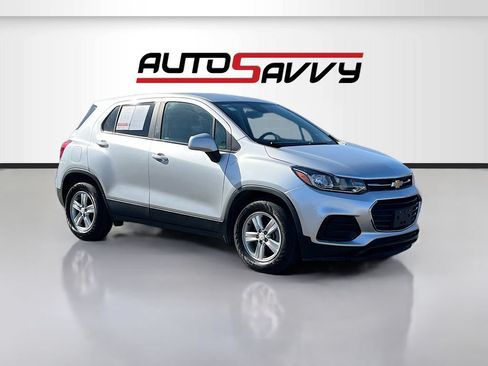 Used 2022 Chevrolet Trax LS w/ Tint and Cruise Package FWD image 1